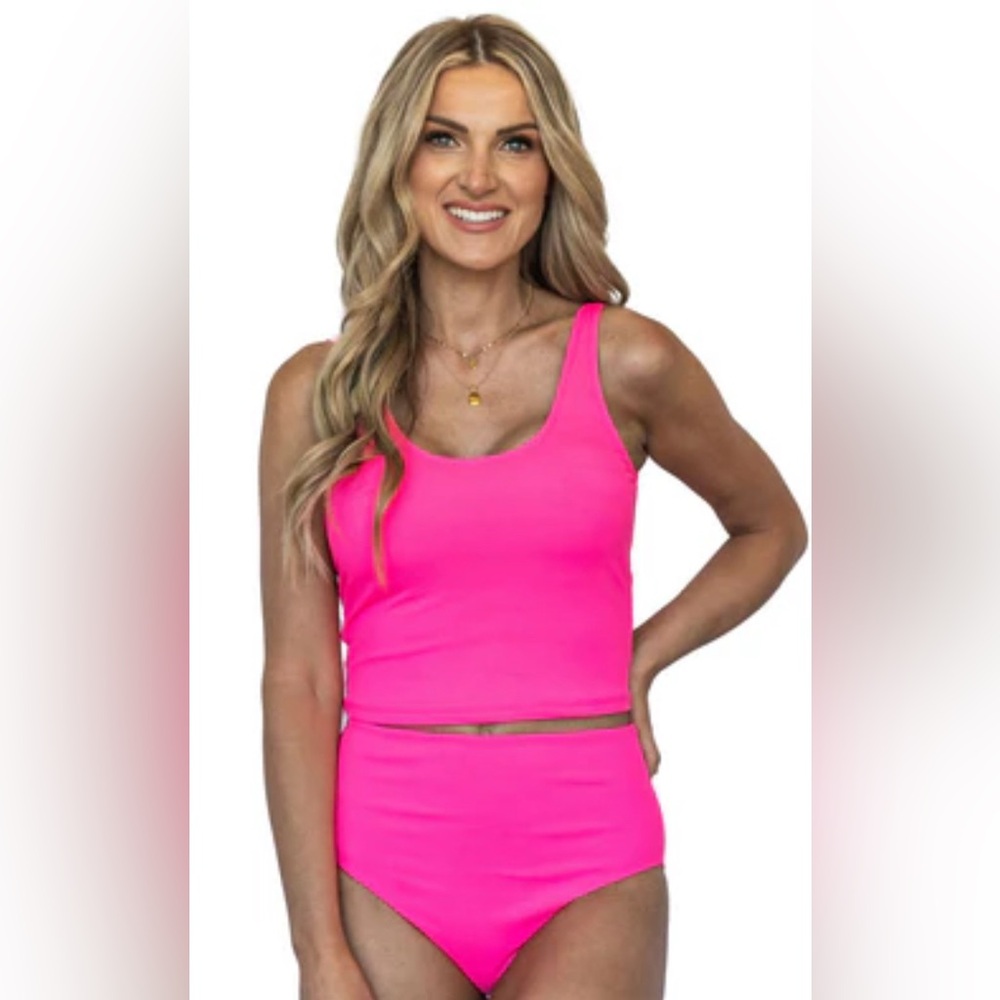 Janela Bay Women's Swim Top. Neon pink. Medium.